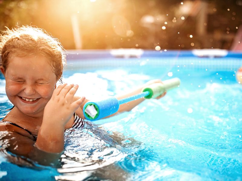 Juegos con agua para niños en verano